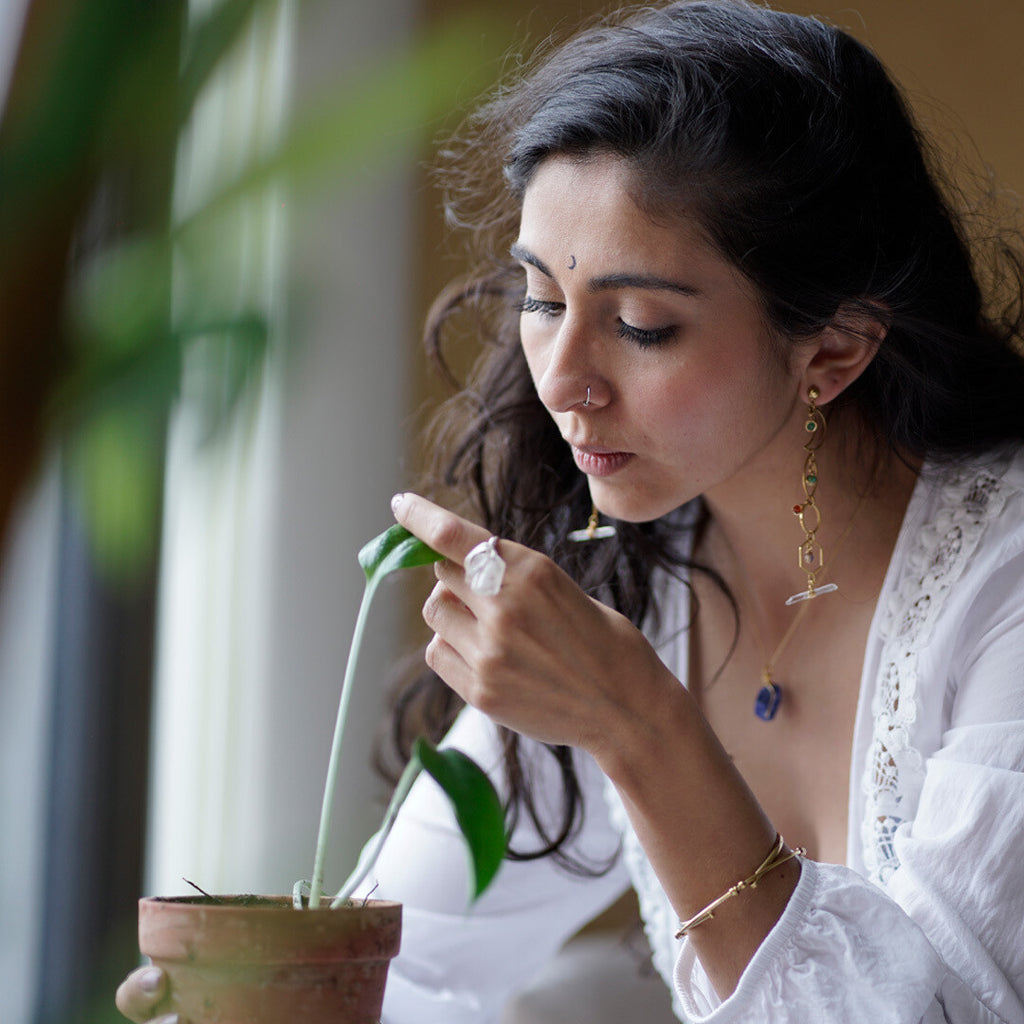 Aretes mujer medicina